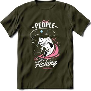 Cool People Do Fishing - Vissen T-Shirt | Roze | Grappig Verjaardag Vis Hobby Cadeau Shirt | Dames - Heren - Unisex | Tshirt Hengelsport Kleding Kado - Leger Groen - L