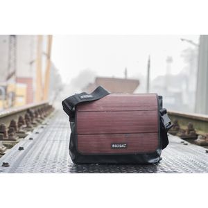 REDBAG - Messenger Bag XL Rood - Schouder/Laptoptas gemaakt van gerecycled brandweerslang