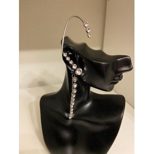 Oormanchet zilver met strass rechts dragend | Moederdag | Verjaardagscadeau| Cadeautje| Valentijnsdag| Kado | sieraden | vaderdag | oorbellen | oorsieraden | earcuff