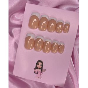 Plaknagels - Nep nagels - French tip - French nails - Nude nails - Press on nails - Hariersbeauty nails -