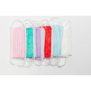 Gekleurde mondkapjes (30 stuks) + gratis 3 turtles en gratis opbergdoos