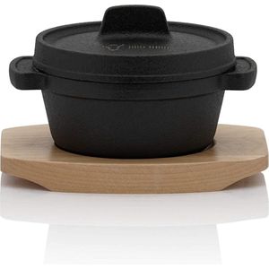 Mini Dutch Oven (1 stuk) | Ø 11 cm | gietijzeren serveerpan met houten onderlegger | reeds ingebrand - preseasoned | kookpan kleine braadpan gietijzeren pan