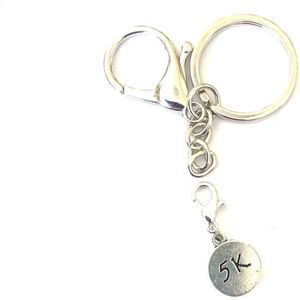 Sleutelhanger - RVS - Hardlopen - 5 kilometer - Running - Sport - Hanger - Leer - Kleur - Sportsieraad - Sieraad - Sportsieraden - Sieraden - Team - Teamkado