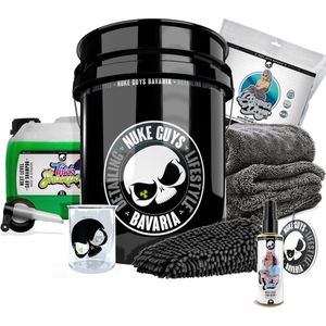 Nuke Guys voordeel set bestaande uit; 3 Ltr Thick Shampoo met uitloop kraanje Maarbeker, Droogdoek 1400 gsm 40x40 cm, Wasemmer 20 Ltr , Grit, WashMitt, 100 ml Luchtverfrisser Flores Scent, Geur Hanger