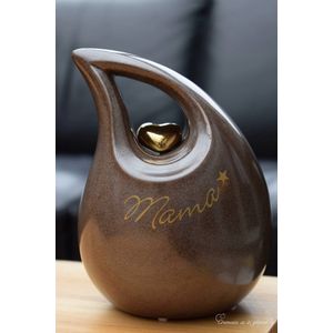 Crematie-as Urn met uw gewenste naam en sterretje- Keramiek Urn glans Bruin met metalen gouden metallic hartje, inhoud 0,80 liter, lengte 17 cm, urn voor mens, urn voor dier, hond,kat,poes-herinnerings beeld