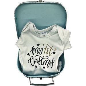 Baby koffertje blauw & kerst-rompertje - wit - met eigen naam en voetjes op koffertje