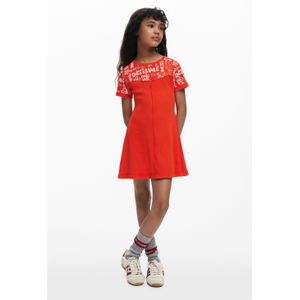 Rood gebreide jurk meisje