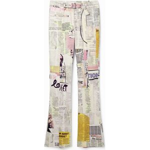 Flared broek met krantenprint