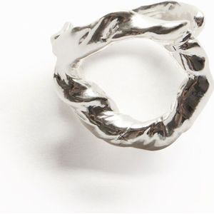 Verzilverde ring met de letter O Zalio