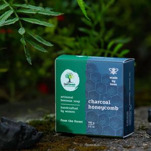 Honingraat Bijenwaszeep Houtskool  100 gram Last Forest