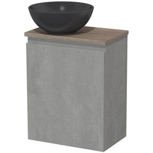 Toiletmeubel met waskom | 41 cm Lichtgrijs beton Greeploos front Mat zwart Quartz waskom Eiken blad