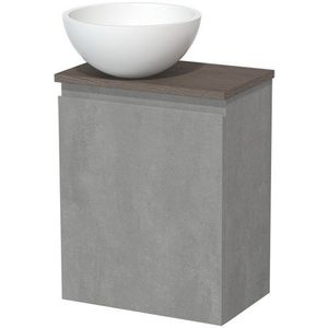 Toiletmeubel met waskom | 41 cm Lichtgrijs beton Greeploos front Mat wit Solid surface waskom Donkerbruin eiken blad