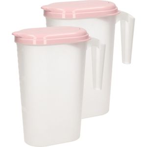 2x stuks waterkan/sapkan transparant/roze met deksel 1.6 liter kunststof - Smalle schenkkan die in de koelkastdeur past
