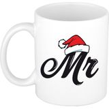 2x stuks witte Mr met kerstmuts cadeau mok / beker - 300 ml - keramiek - koffiemokken / theebekers - Kerstmis - kerstcadeau