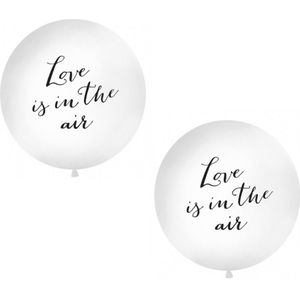 Set van 3x stuks mega ballonnen wit met Love is in the air tekst  - Bruiloft feestartikelen en versieringen - 1 meter diameter