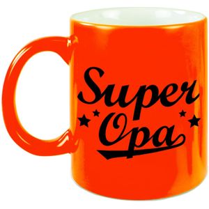 Super opa tekst cadeau mok / beker - 330 ml - neon oranje - kado koffiemok / theebeker