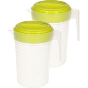 2x stuks waterkan/sapkan transparant/groen met deksel 2 liter kunststof - Smalle schenkkan die in de koelkastdeur past
