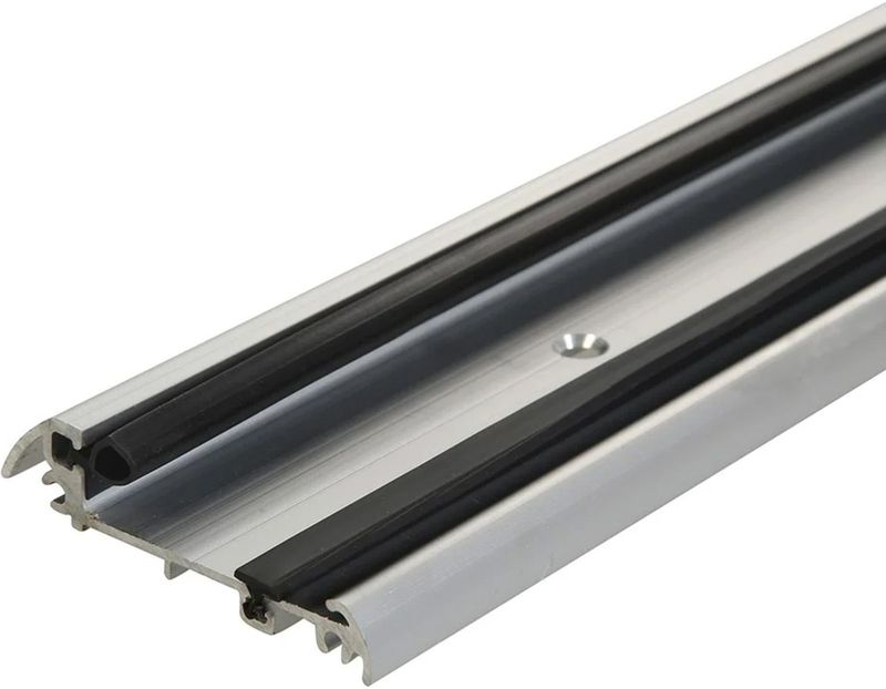 Fixman Tochtstrip - 2x - tochtwering - zilver - aluminium - 91 x 6,2 cm -  deur tochtstopper kopen? Vergelijk de beste prijs op beslist.nl