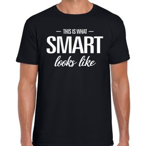 This is what Smart looks like t-shirt zwart heren - fun / tekst shirt voor slimme heren / mannen