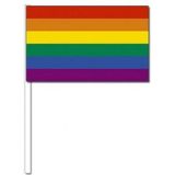 100x Zwaaivlaggetjes met regenboog 12 x 24 cm - handvlaggetjes