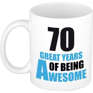 70 great years of being awesome mok wit en blauw - cadeau mok / beker - 70e verjaardag / 70 jaar