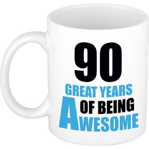 90 great years of being awesome mok wit en blauw - cadeau mok / beker - 29e verjaardag / 90 jaar