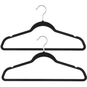 Set van 16x stuks velvet kledinghangers zwart 45 x 23 cm - Kledingkast hangers/kleerhangers