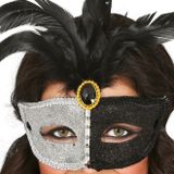 Fiestas Guirca Verkleed oogmasker Venitiaans - zwart/zilver met veren - volwassenen - Carnaval/gemaskerd bal