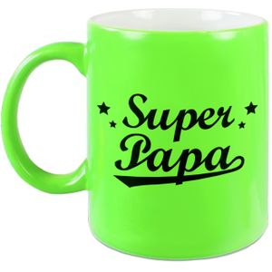 Super papa tekst cadeau mok / beker - neon groen - 330 ml - verjaardag / Vaderdag