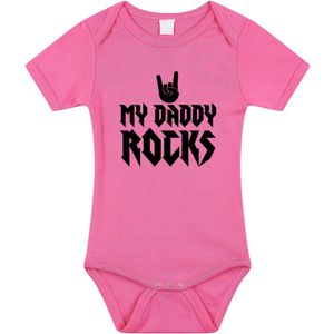 Daddy rocks tekst baby rompertje roze meisjes - Kraamcadeau/ Vaderdag cadeau - Babykleding