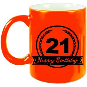 Happy Birthday 21 years cadeau mok / beker met wimpel - 330 ml - neon oranje - keramiek - verjaardag cadeau