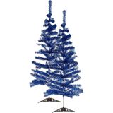2x stuks kleine ijsblauwe kerstbomen van 120 cm van kunststof met voet - Mini boompjes voor kinderkamer/kantoor