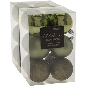 24x stuks kerstballen mix groen tinten glans/mat/glitter kunststof diameter 6 cm - Kerstboom versiering