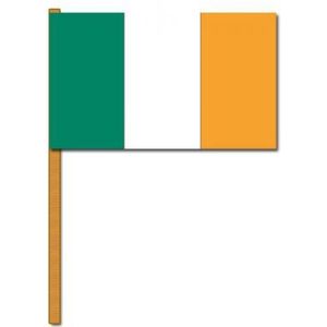 Luxe zwaaivlag/handvlag Ierland 30 x 45 cm - Landen decoratie feestartikelen - St patricksday thema