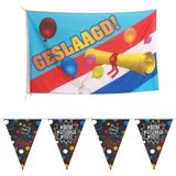 Vlag geslaagd/afgestudeerd met diploma + geslaagd/afgestudeerd vlaggenlijn/slinger krijtbord hashtags 10 m feestartikelen