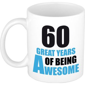 60 great years of being awesome mok wit en blauw - cadeau mok / beker - 60e verjaardag / 60 jaar