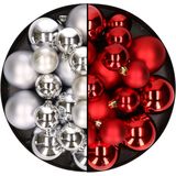 Kerstversiering kunststof kerstballen kleuren mix rood/zilver 6-8-10 cm pakket van 44x stuks