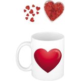 Valentijnsdag cadeau set koffie mok/beker Love hartje met deco strooi hartjes - Hartjes/liefde thema