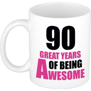 90 great years of being awesome mok wit en roze - cadeau mok / beker - 29e verjaardag / 90 jaar