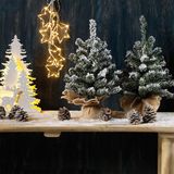 Mini kerstboom besneeuwd - incl. verlichting met bollen mix grijs/lichtroze - H45 cm