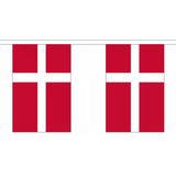 Bellatio Decorations - Vlaggen versiering - Denemarken - Vlag 90 x 150 cm en vlaggenlijn 9m