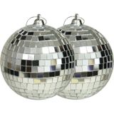 Kerstballen disco - 4x st - roze en zilver - 10 cm - kunststof - spiegel kerstballen