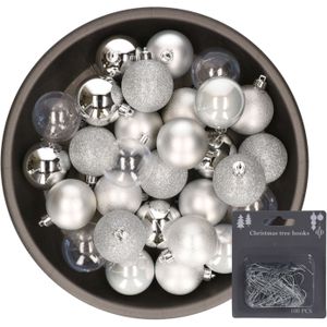 Kerstballen - 48x st - zilver - 6 cm - kunststof - met kerstbalhaakjes zilver