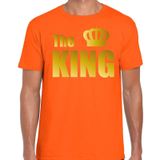 The king t-shirt oranje met gouden letters en kroon voor heren - Koningsdag - fun tekst shirts / Holland t-shirts