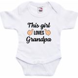 This girl loves grandpa tekst baby rompertje wit meisjes - Cadeau opa - Babykleding