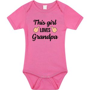 This girl loves grandpa tekst baby rompertje roze meisjes - Cadeau opa - Babykleding