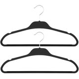 Set van 10x stuks kunststof/rubber kledinghangers zwart 45 x 24 cm - Kledingkast hangers/kleerhangers