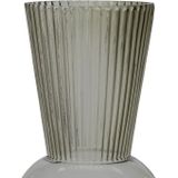 Grijsgroene bolvaas met lange uitlopende geribbelde hals - Vazen met geribbeld glas