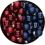 Mini kerstballen - 48x st - donkerblauw en donkerrood - 2,5 cm - glas - kerstversiering