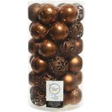 Decoris Kerstballen - 37x stuks - 6 cm - incl. kralenslinger - kaneel bruin - kunststof